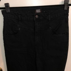 BDG twig high rise jeans in black with knee rips